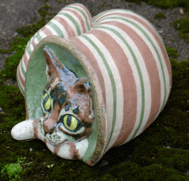 tigukass.- snailcat ceramic sculpture by mai aavasalu